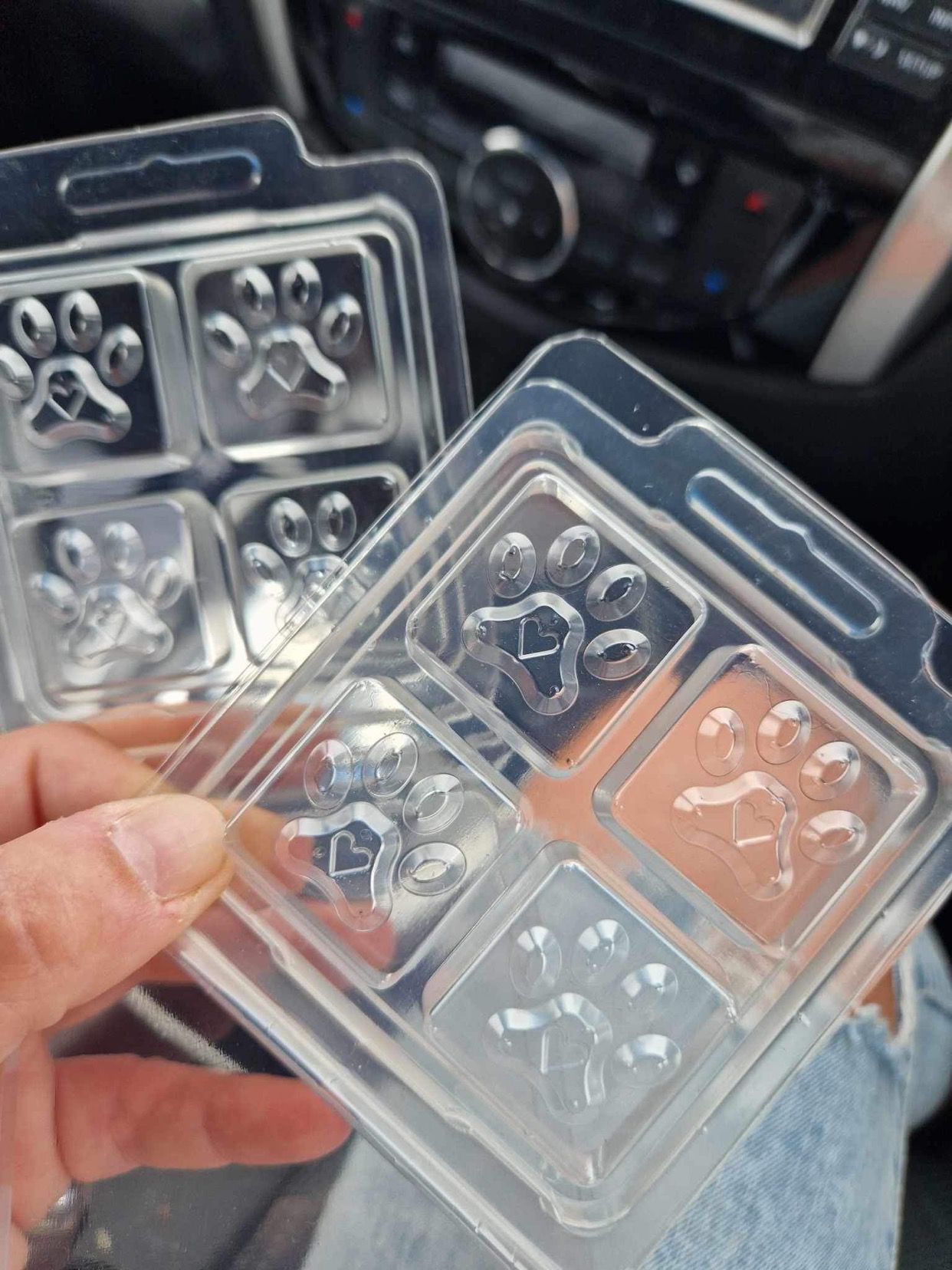 4 Cavity Paw Print Wax Melt Clamshell
